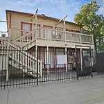 Cozy Upstairs Studio Near Downtown And The River