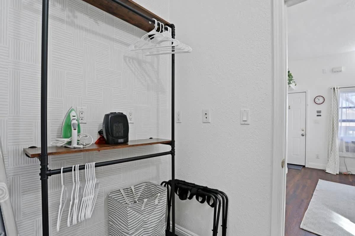 Cozy Upstairs Near Downtown And The River Apartment Sacramento