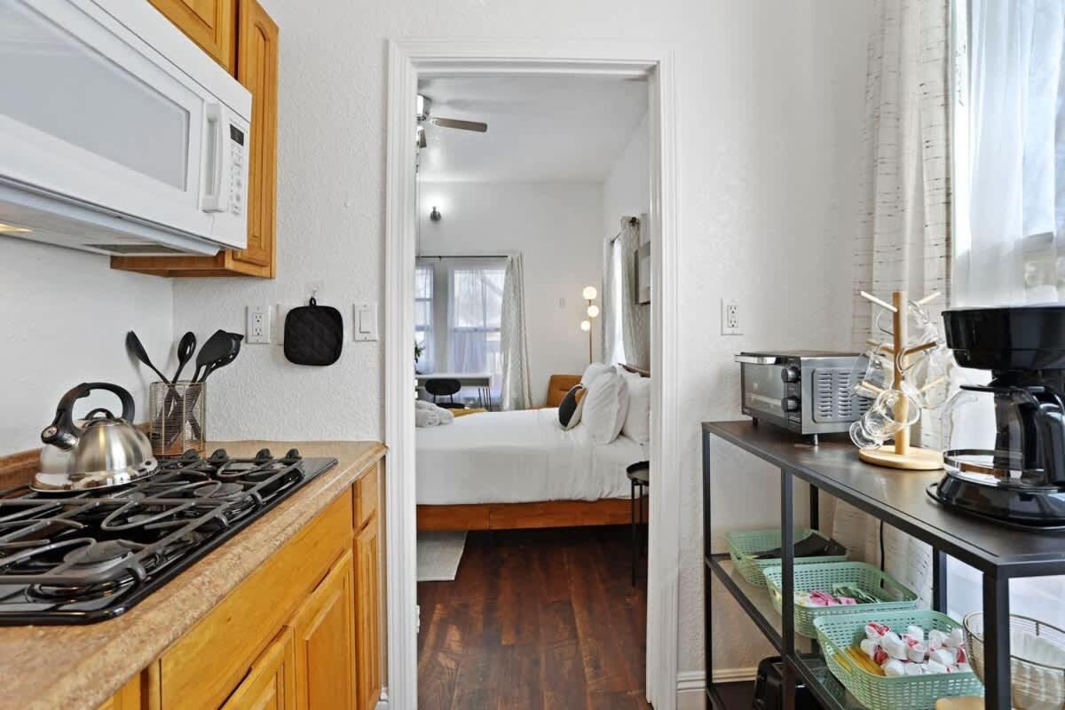 Cozy Upstairs Near Downtown And The River *
