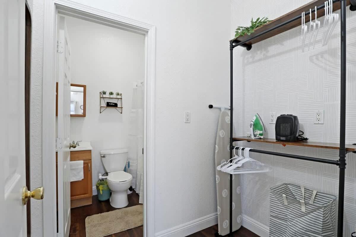 Apartment Cozy Upstairs Near Downtown And The River *