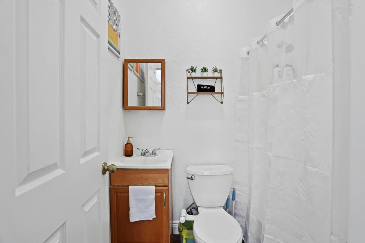 Cozy Upstairs Near Downtown And The River Apartment